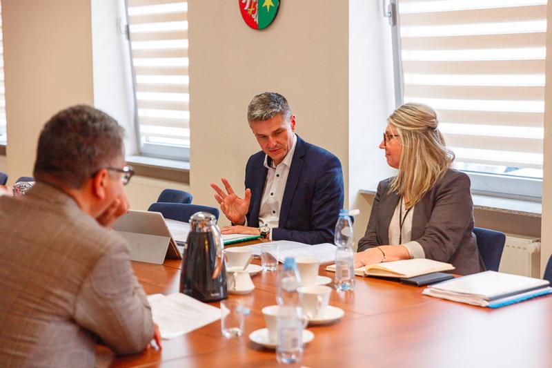 Wicemarszałek Sebastian Ciemnoczołowski uczestniczył w zgromadzeniu Wspólników Lubuskiego Centrum Ortopedii w Świebodzinie
