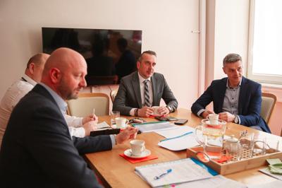 Wicemarszałek Sebastian Ciemnoczołowski na spotkaniu z Prezydentem i Wiceprezydentem Zielonej Góry