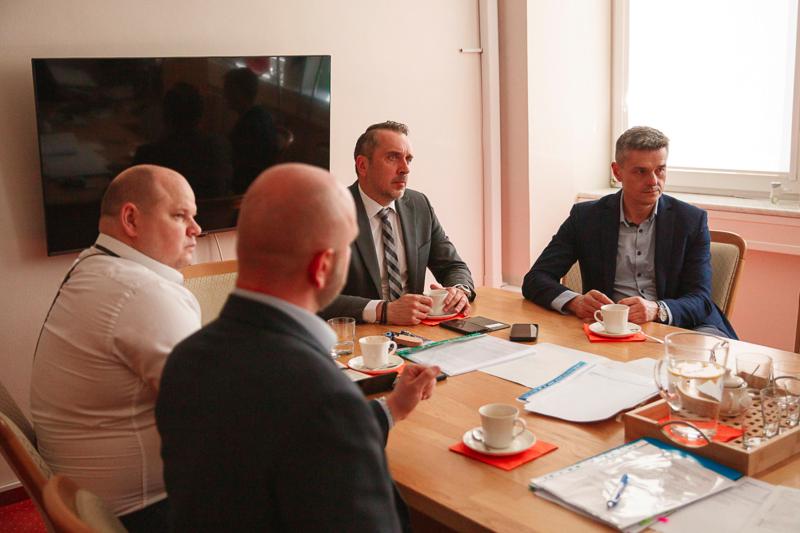 Wicemarszałek Sebastian Ciemnoczołowski na spotkaniu z Prezydentem i Wiceprezydentem Zielonej Góry