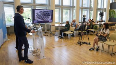 Uczestnicy konferencji prasowej dot. Święta Parku Mużakowskiego, które odbędzie się w dniach 22-23 czerwca