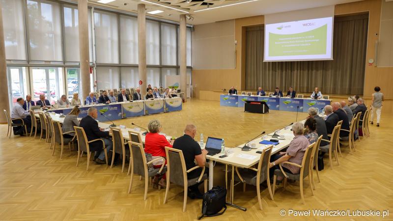 Uczestnicy posiedzenia Wojewódzkiej Rady Dialogu Społecznego w Zielonej Górze