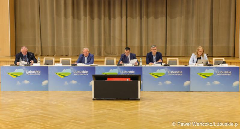 Uczestnicy posiedzenia Wojewódzkiej Rady Dialogu Społecznego w Zielonej Górze