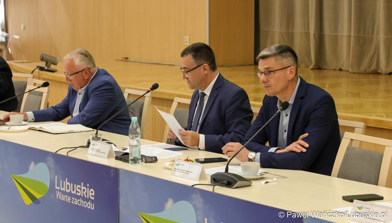 Uczestnicy posiedzenia Wojewódzkiej Rady Dialogu Społecznego w Zielonej Górze