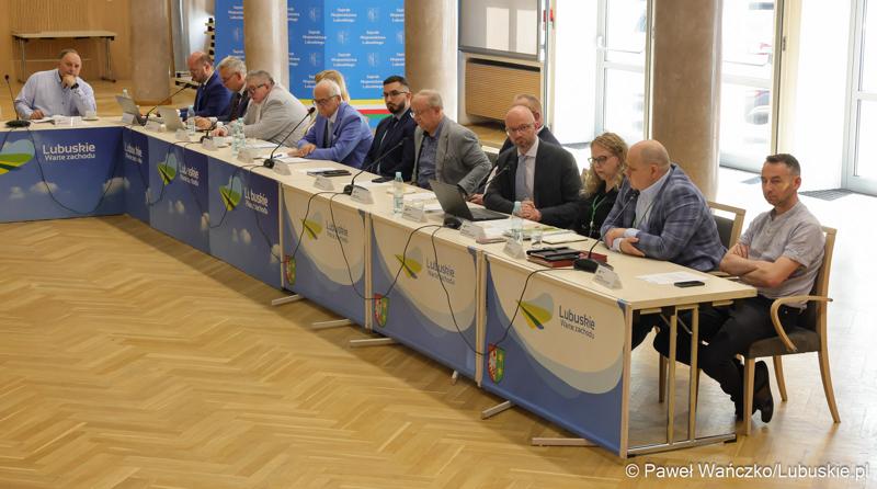 Uczestnicy posiedzenia Wojewódzkiej Rady Dialogu Społecznego w Zielonej Górze