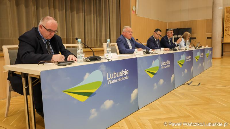 Uczestnicy posiedzenia Wojewódzkiej Rady Dialogu Społecznego w Zielonej Górze