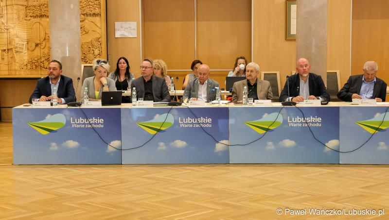 Uczestnicy posiedzenia Wojewódzkiej Rady Dialogu Społecznego w Zielonej Górze