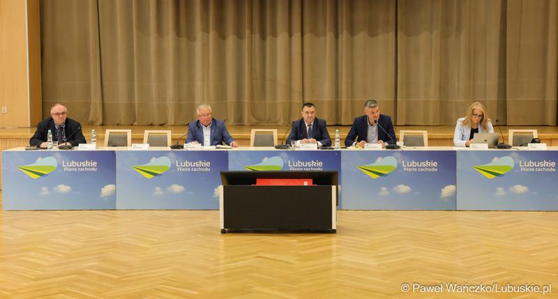 Uczestnicy posiedzenia Wojewódzkiej Rady Dialogu Społecznego w Zielonej Górze