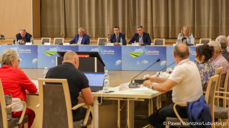 Uczestnicy posiedzenia Wojewódzkiej Rady Dialogu Społecznego w Zielonej Górze