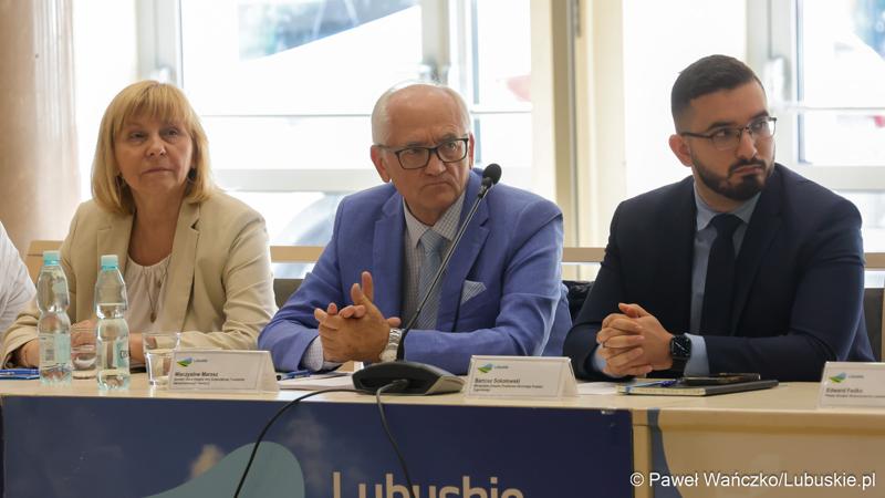 Uczestnicy posiedzenia Wojewódzkiej Rady Dialogu Społecznego w Zielonej Górze