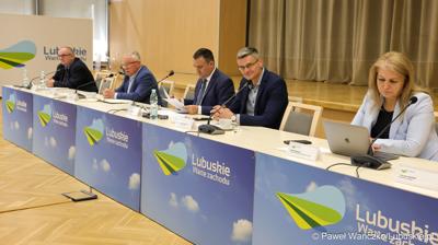 Uczestnicy posiedzenia Wojewódzkiej Rady Dialogu Społecznego w Zielonej Górze