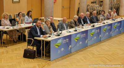 Uczestnicy posiedzenia Wojewódzkiej Rady Dialogu Społecznego w Zielonej Górze