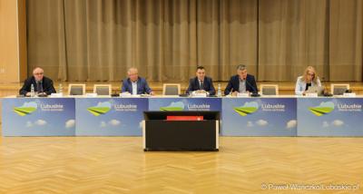 Uczestnicy posiedzenia Wojewódzkiej Rady Dialogu Społecznego w Zielonej Górze