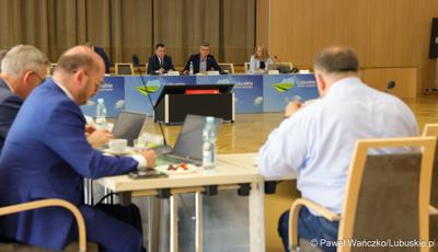 Uczestnicy posiedzenia Wojewódzkiej Rady Dialogu Społecznego w Zielonej Górze