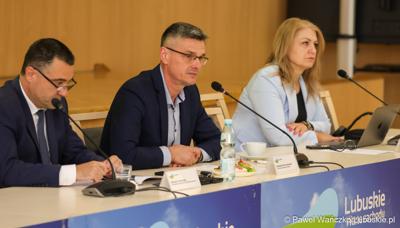 Uczestnicy posiedzenia Wojewódzkiej Rady Dialogu Społecznego w Zielonej Górze