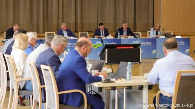 Uczestnicy posiedzenia Wojewódzkiej Rady Dialogu Społecznego w Zielonej Górze