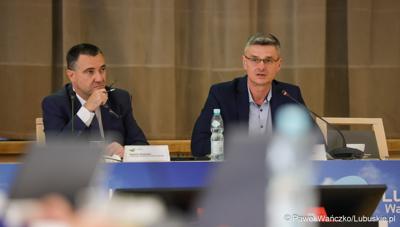 Wicemarszałek Województwa Lubuskiego Sebastian Ciemnoczołowski przemawia podczas posiedzenia Wojewódzkiej Rady Dialogu Społecznego w Zielonej Górze