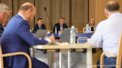 Uczestnicy posiedzenia Wojewódzkiej Rady Dialogu Społecznego w Zielonej Górze