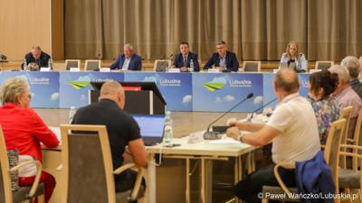 Uczestnicy posiedzenia Wojewódzkiej Rady Dialogu Społecznego w Zielonej Górze