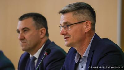 Wicemarszałek Województwa Lubuskiego Sebastian Ciemnoczołowski przemawia podczas posiedzenia Wojewódzkiej Rady Dialogu Społecznego w Zielonej Górze