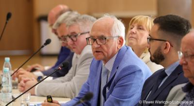 Uczestnicy posiedzenia Wojewódzkiej Rady Dialogu Społecznego w Zielonej Górze