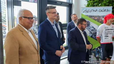Uczestnicy konferencji prasowej w zielonogórskiej siedzibie Lumelu