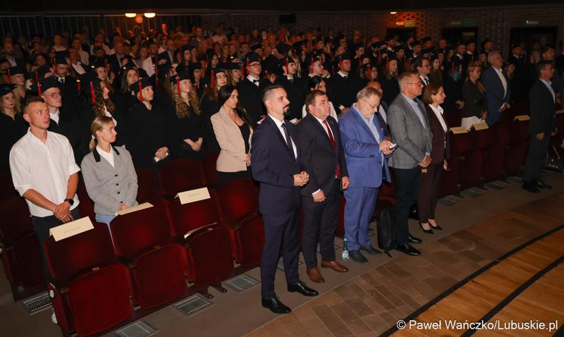 Dyplomatorium czwartego rocznika absolwentów kierunku lekarskiego na Uniwersytecie Zielonogórskim.