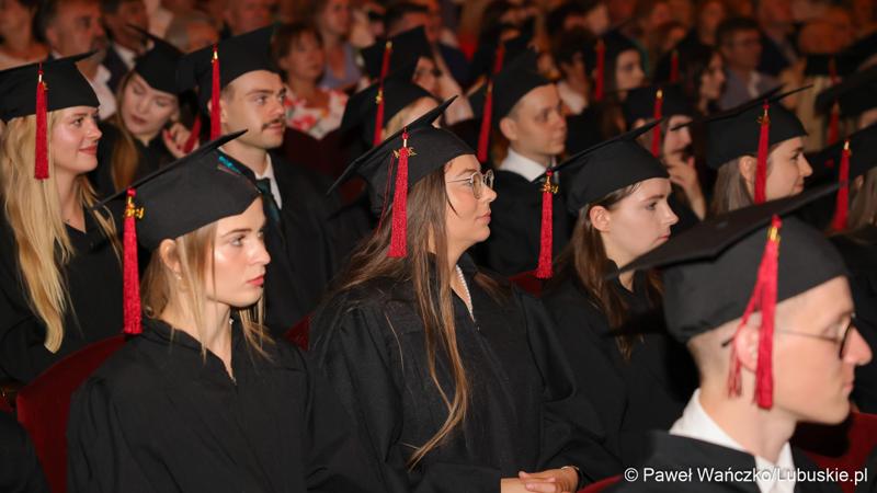 Dyplomatorium czwartego rocznika absolwentów kierunku lekarskiego na Uniwersytecie Zielonogórskim.