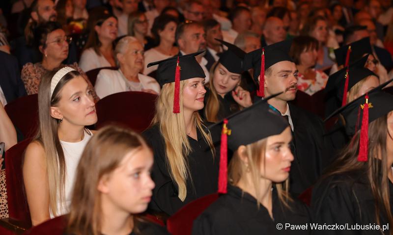 Dyplomatorium czwartego rocznika absolwentów kierunku lekarskiego na Uniwersytecie Zielonogórskim.