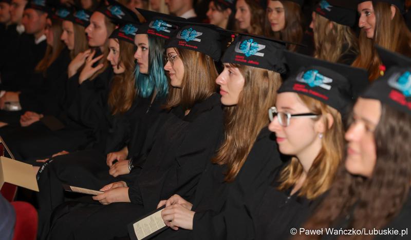 Dyplomatorium czwartego rocznika absolwentów kierunku lekarskiego na Uniwersytecie Zielonogórskim.