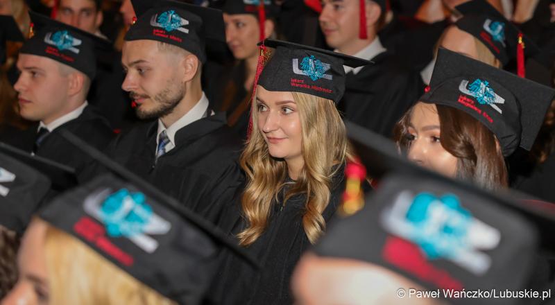 Dyplomatorium czwartego rocznika absolwentów kierunku lekarskiego na Uniwersytecie Zielonogórskim.