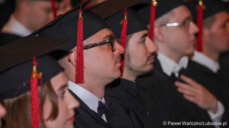 Dyplomatorium czwartego rocznika absolwentów kierunku lekarskiego na Uniwersytecie Zielonogórskim.