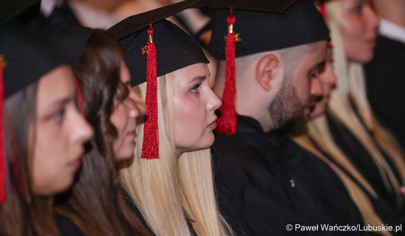 Dyplomatorium czwartego rocznika absolwentów kierunku lekarskiego na Uniwersytecie Zielonogórskim.