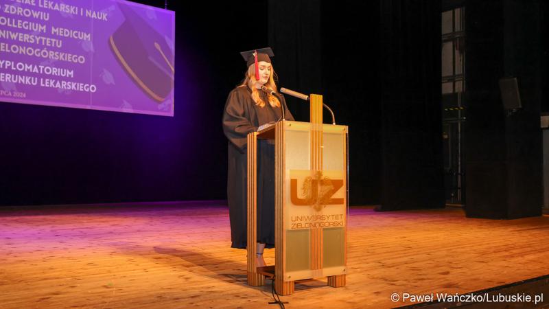 Dyplomatorium czwartego rocznika absolwentów kierunku lekarskiego na Uniwersytecie Zielonogórskim.