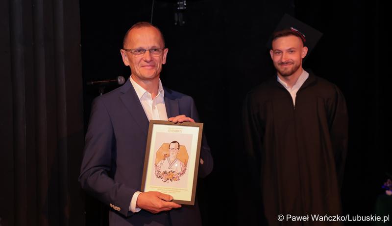 Dyplomatorium czwartego rocznika absolwentów kierunku lekarskiego na Uniwersytecie Zielonogórskim.