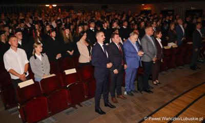 Dyplomatorium czwartego rocznika absolwentów kierunku lekarskiego na Uniwersytecie Zielonogórskim. 