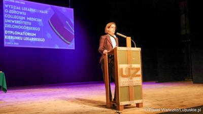 Dyplomatorium czwartego rocznika absolwentów kierunku lekarskiego na Uniwersytecie Zielonogórskim. 