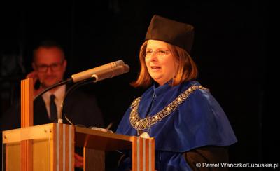 Dyplomatorium czwartego rocznika absolwentów kierunku lekarskiego na Uniwersytecie Zielonogórskim. 