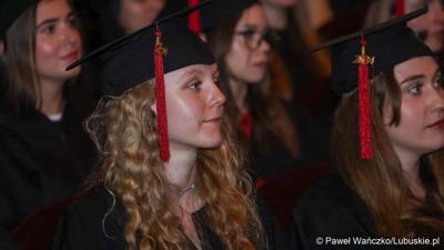 Dyplomatorium czwartego rocznika absolwentów kierunku lekarskiego na Uniwersytecie Zielonogórskim. 