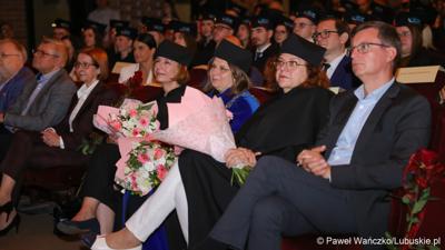 Dyplomatorium czwartego rocznika absolwentów kierunku lekarskiego na Uniwersytecie Zielonogórskim. 