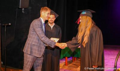 Dyplomatorium czwartego rocznika absolwentów kierunku lekarskiego na Uniwersytecie Zielonogórskim. 