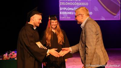 Dyplomatorium czwartego rocznika absolwentów kierunku lekarskiego na Uniwersytecie Zielonogórskim. 