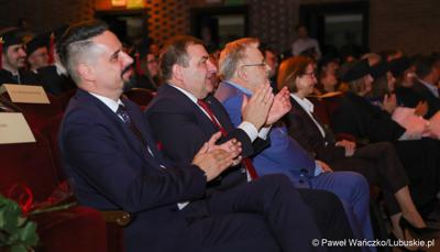 Dyplomatorium czwartego rocznika absolwentów kierunku lekarskiego na Uniwersytecie Zielonogórskim. 