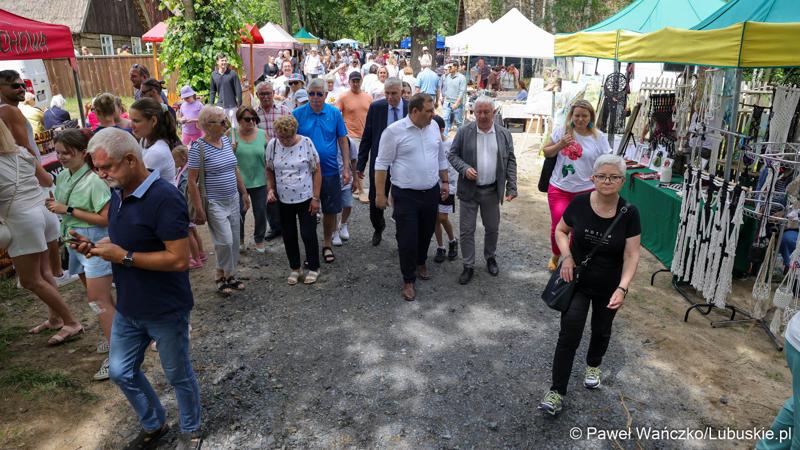 Uczestnicy imprezy „Dobre, smaczne, bo lubuskie” w Muzeum Etnograficznym w zielonogórskiej Ochli