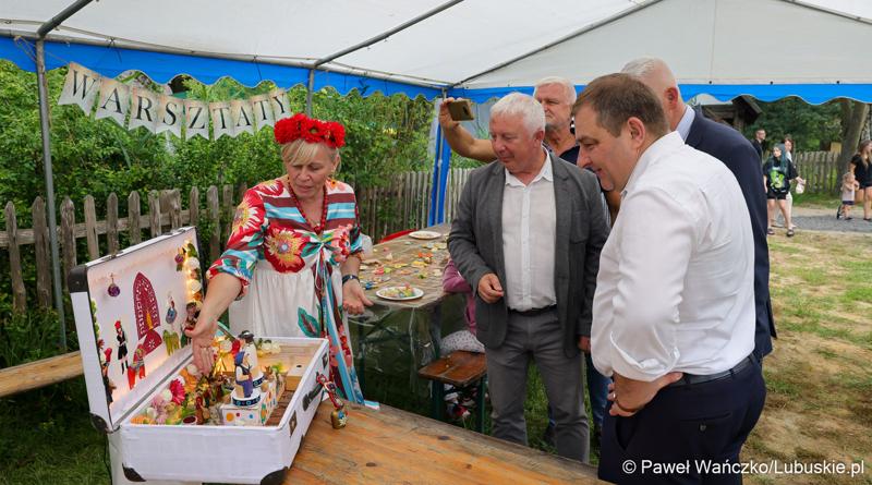 Uczestnicy imprezy „Dobre, smaczne, bo lubuskie” w Muzeum Etnograficznym w zielonogórskiej Ochli