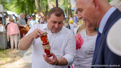 Uczestnicy imprezy „Dobre, smaczne, bo lubuskie” w Muzeum Etnograficznym w zielonogórskiej Ochli