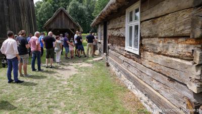 Uczestnicy imprezy „Dobre, smaczne, bo lubuskie” w Muzeum Etnograficznym w zielonogórskiej Ochli