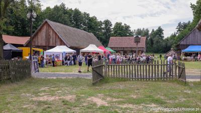 Uczestnicy imprezy „Dobre, smaczne, bo lubuskie” w Muzeum Etnograficznym w zielonogórskiej Ochli