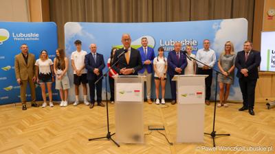 Marszałek Województwa Lubuskiego Marcin Jabłoński przemawia podczas konferencji prasowej w Urzędzie Marszałkowskim Województwa Lubuskiego na temat promocji Województwa Lubuskiego podczas Igrzysk Olimpijskich w Paryżu. 