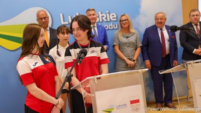 Uczestnicy konferencji prasowej w Urzędzie Marszałkowskim Województwa Lubuskiego na temat promocji Województwa Lubuskiego podczas Igrzysk Olimpijskich w Paryżu. 