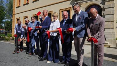 Uroczyste otwarcie zrewitalizowanego Dworu w Muzeum Etnograficznym z Zielonej Górze - Ochli